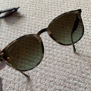 Tortoise shell ray bans